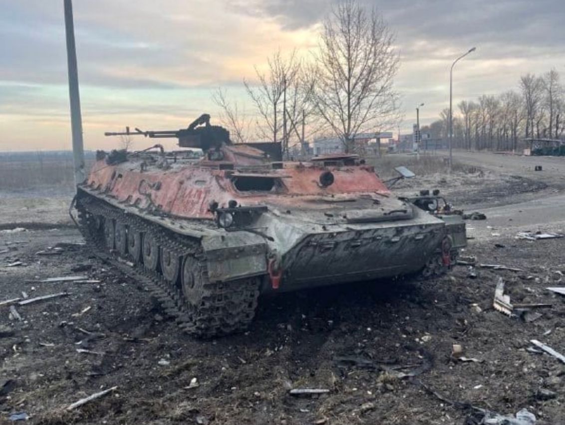 Zniszczony rosyjski wóz opancerzony