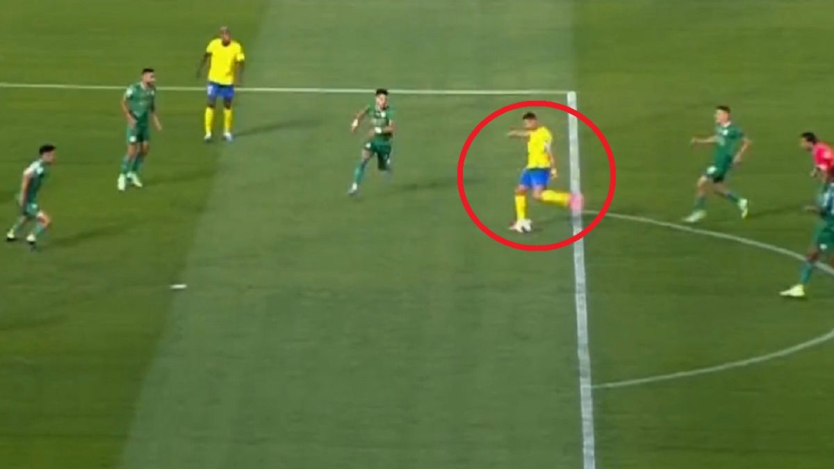 Twitter / ssc_sports / Na zdjęciu: strzał Ronaldo