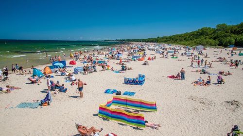 Jak wpuścić na plażę jedną trzecią osób? Głowią się nad tym nadmorscy samorządowcy.
