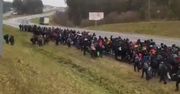 Tłumy maszerują w stronę wschodniej granicy Polski! Będzie gorąco? [VIDEO]