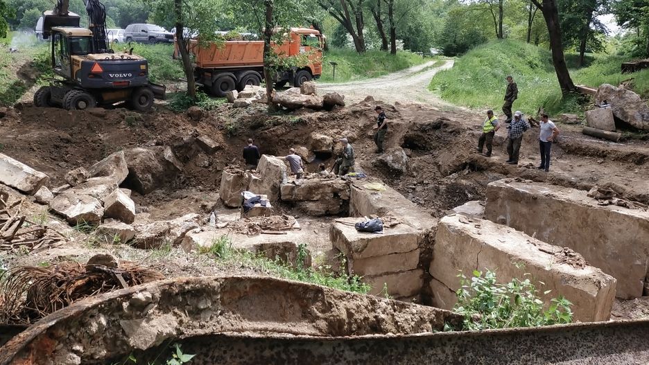 Krótkie wykopaliska, jakie archeolodzy prowadzili w Forcie Przy Krzyży w  miejscowości Ujkowice na Podkarpaciu, przyniosły ciekawe znaleziska