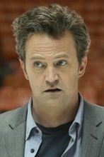 "Go On": Matthew Perry chce Davida Beckhama