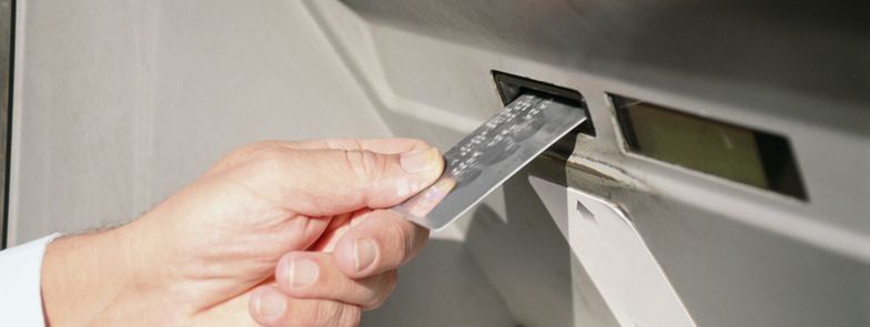 Co można załatwić w bankomacie?