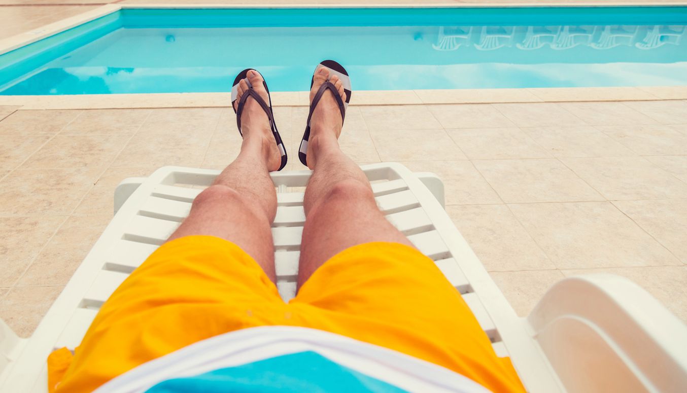 Klapki męskie to idealny wybór na wypad nad jezioro lub na basen