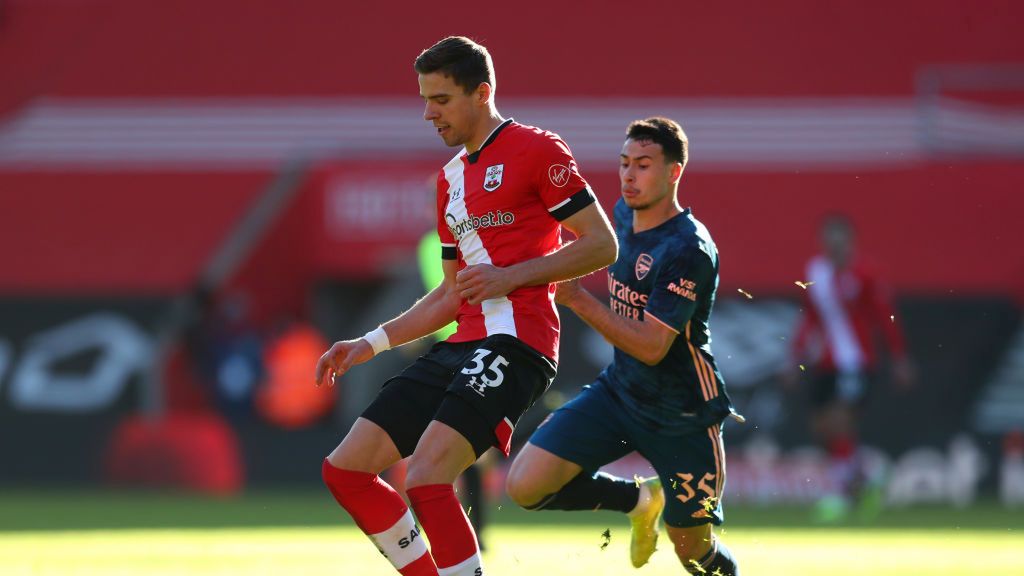 Getty Images / Catherine Ivill / Na zdjęciu: Jan Bednarek i Gabriel Martinelli