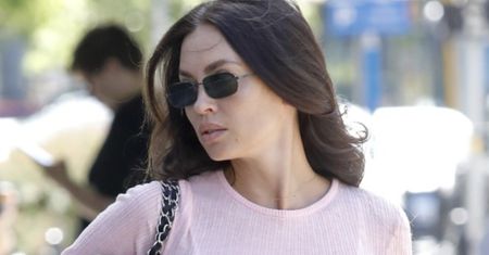 Zwracała na siebie uwagę. Do studia "DDTVN" weszła cała na różowo