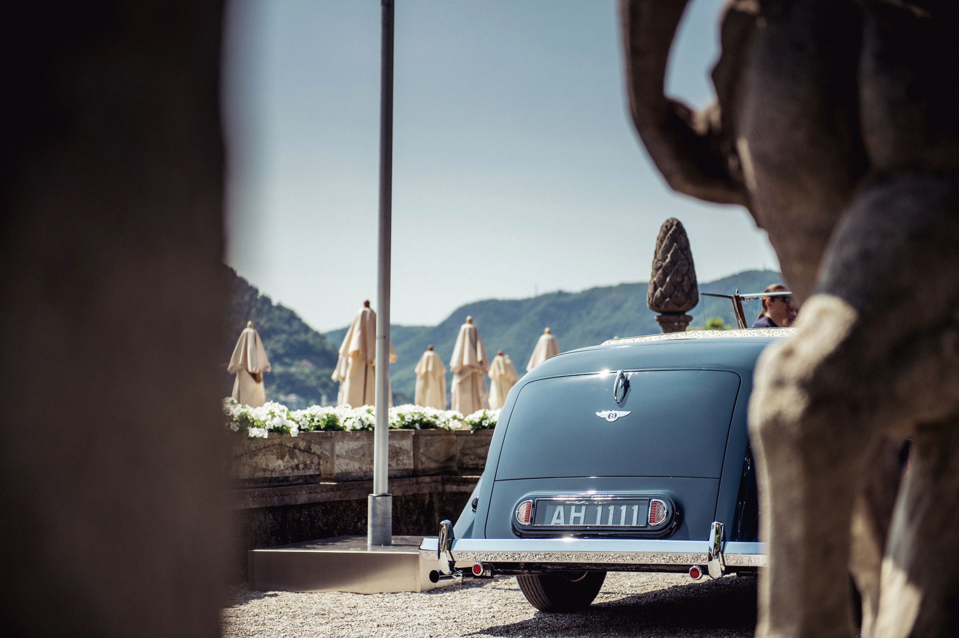 Zgrabny tył w Bentley'u MK VI Coupe z nadwoziem H.J Mulliner z 1947 r.