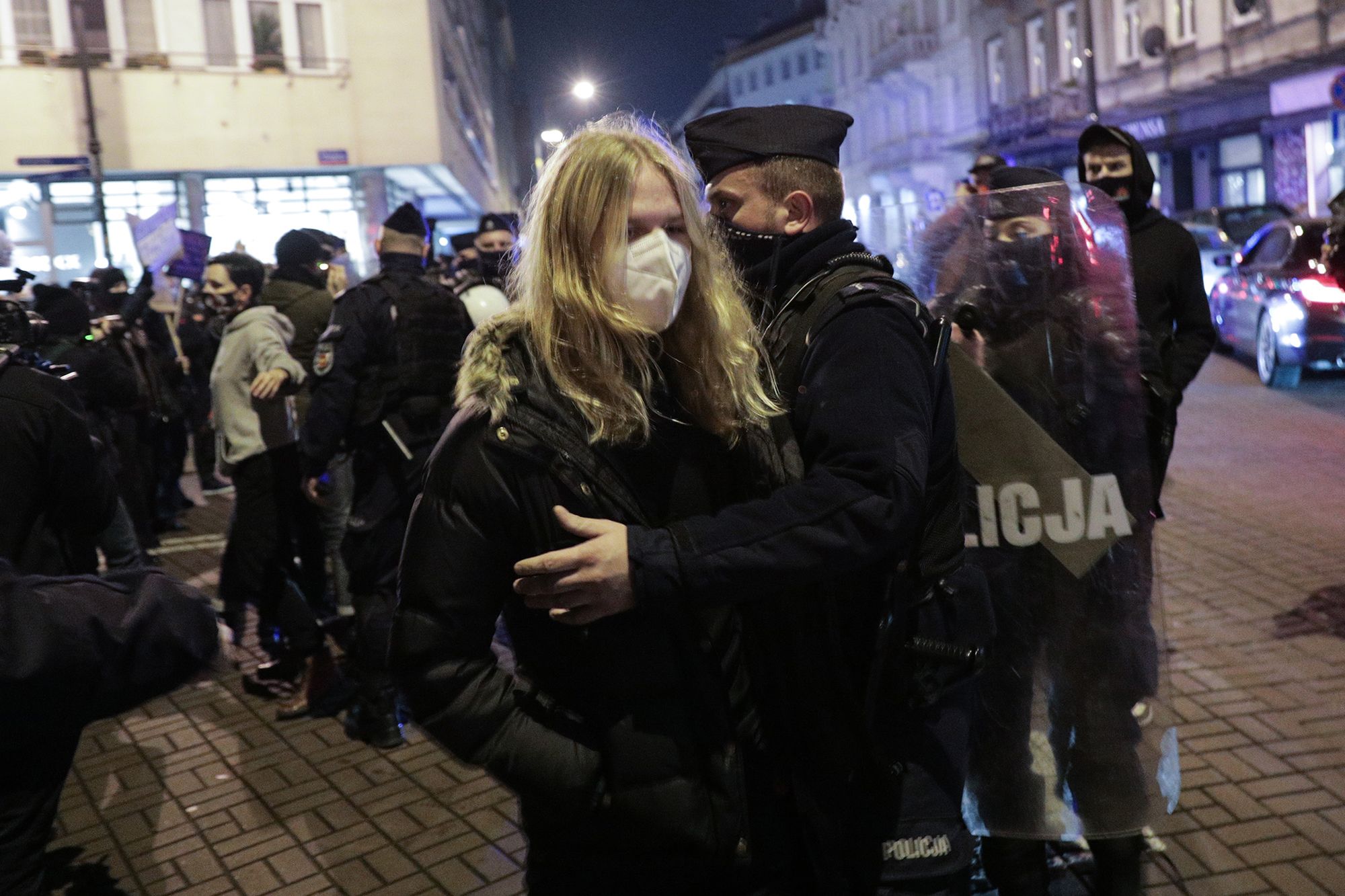 Zdjęcie dnia. Sejm zablokowany przez Strajk Kobiet. Policja zatrzymuje protestujących 5