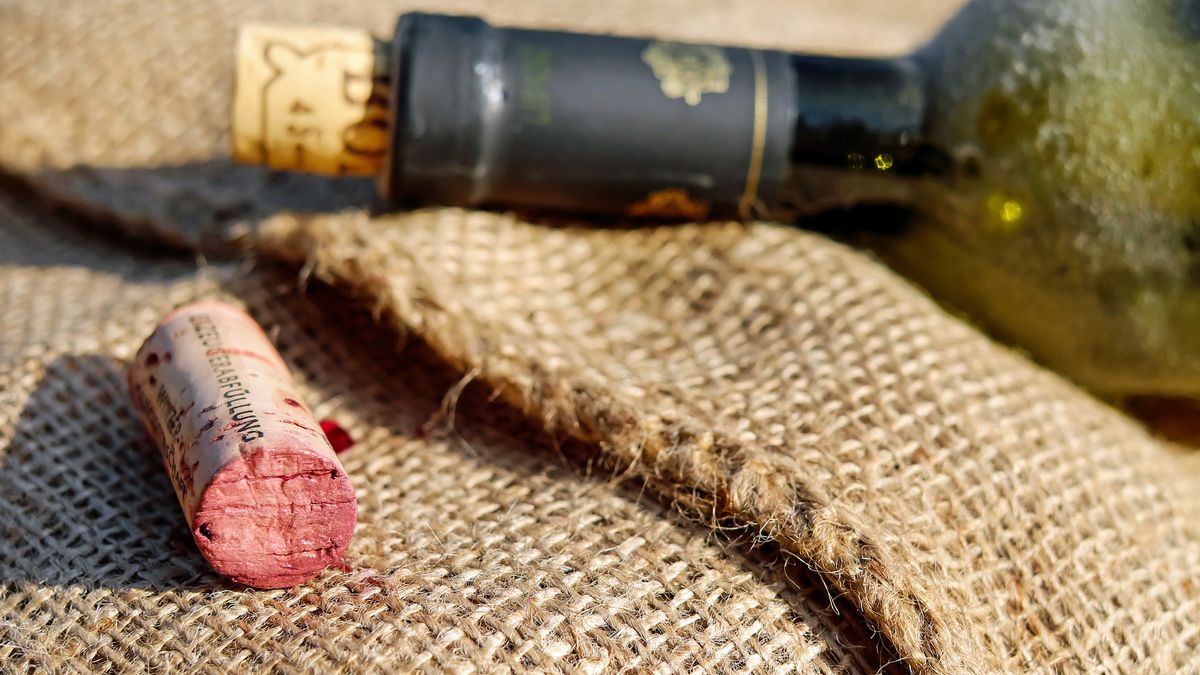 Nie wziąłeś korkociągu? Wypróbuj te triki