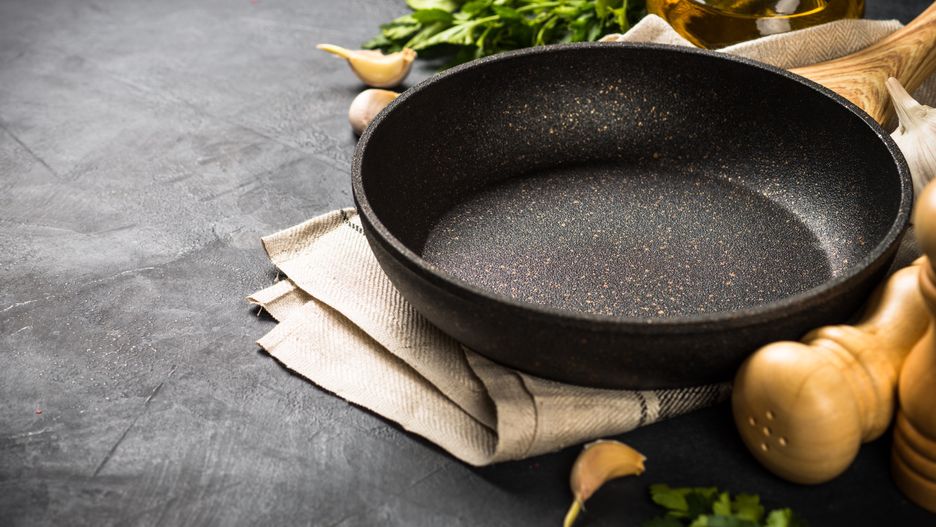 patelnia garnek granit marmur