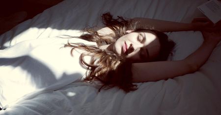 "Bed rotting" groźny dla zdrowia. Eksperci ostrzegają przed niebezpiecznym trendem