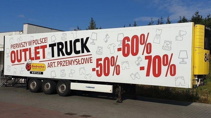 Tak wyglądają mobilne outlety Biedronki