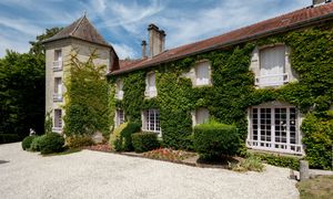 Francja chce ochronić dom de Gaulle’a przed Rosją. Trafi na listę