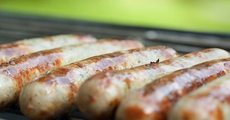 Kiełbaski na grilla z Auchan wycofane ze sprzedaży. Mogą zawierać płyn chłodzący