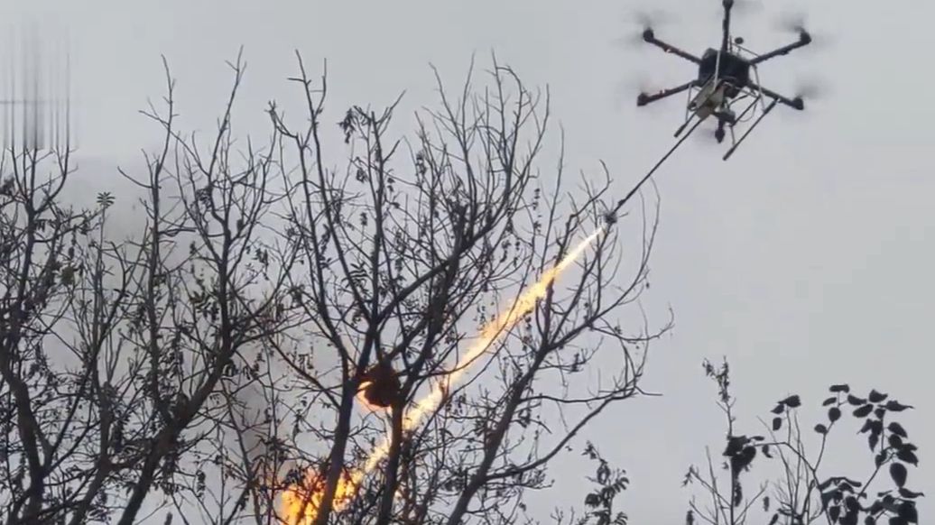 dron miotacz ognia osy chiny