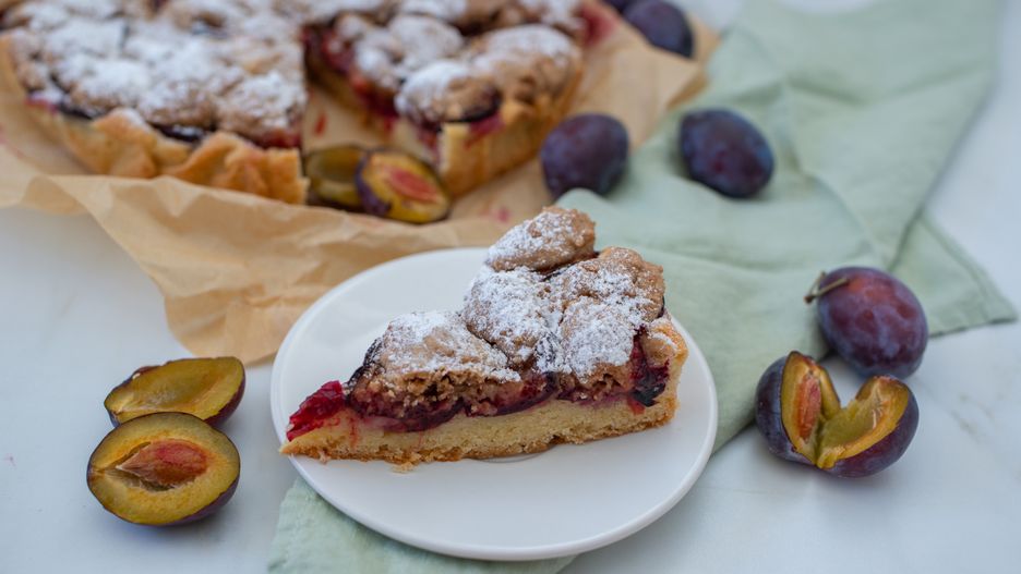 Serowa tarta ze śliwkami