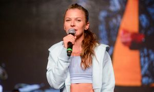 Wybrała brązowy płaszcz. W takiej stylizacji Lewandowska zwiedza Nowy York