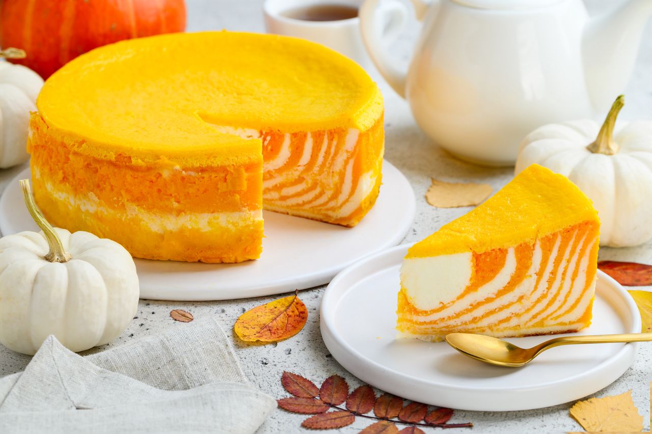 The cheesecake with pumpkin pleases the eyes and captivates the palate.