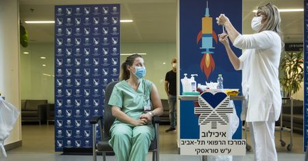 Koronawirus. Izrael: "Zielone paszporty" dla zaszczepionych