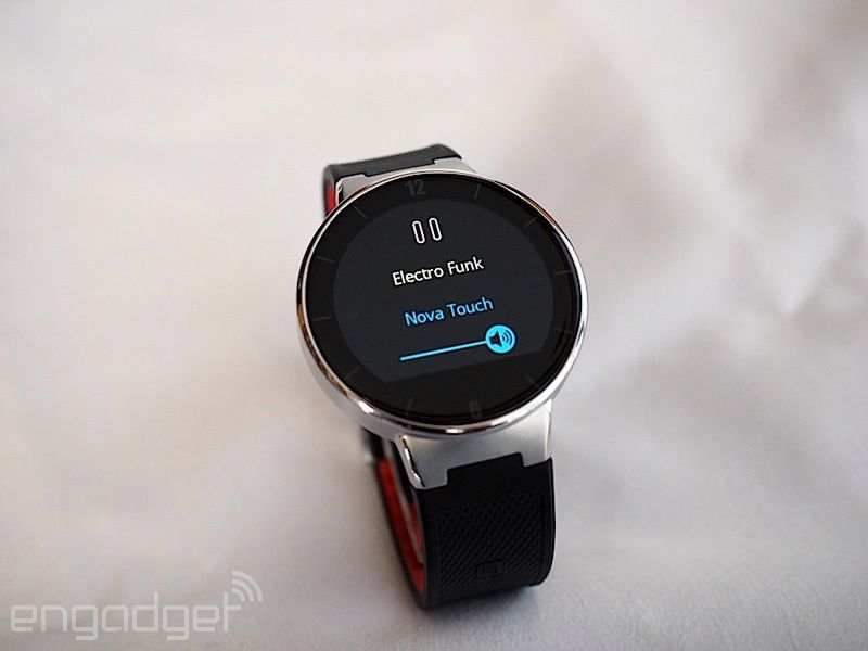 W skrócie: Xperia Z4, niedrogi zegarek Alcatela z okrągłym ekranem i LG G Watch R na wideo 2