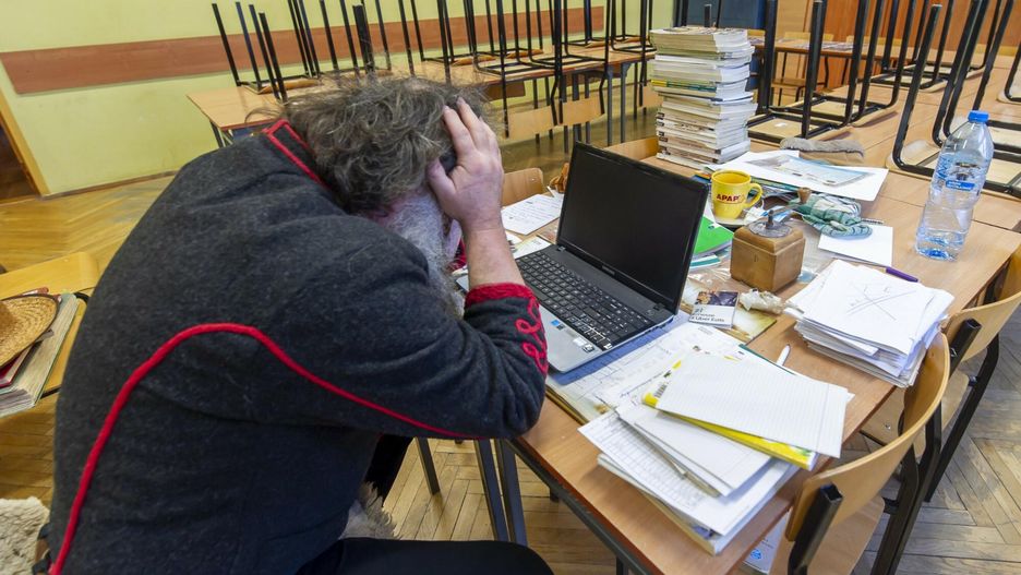 Masowe zachorowania nauczycieli. Dyrektorzy szkół chcą wprowadzić naukę zdalną