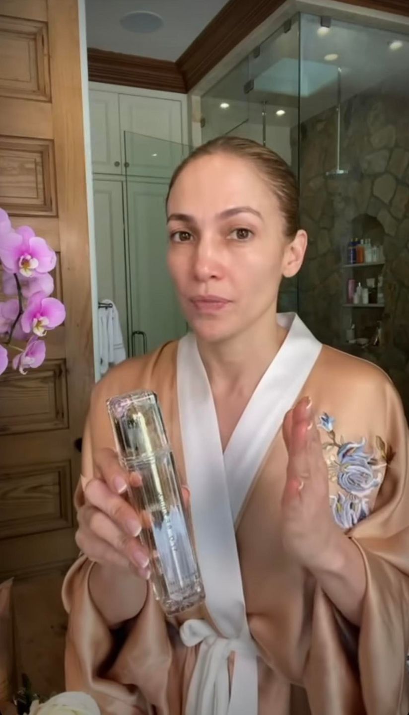 Jennifer Lopez prezentuje twarz bez makijażu