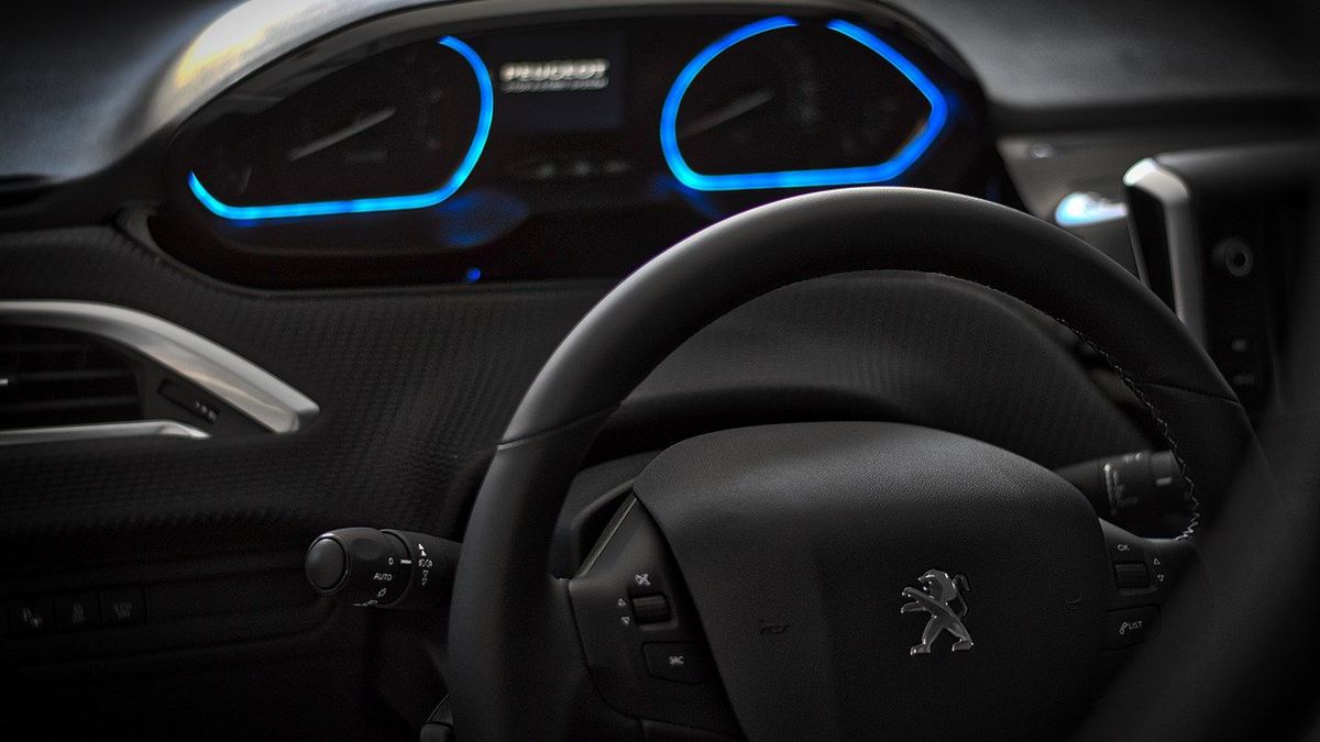 Produkcja nowego Peugeota wstrzymana. Tajemnicza awaria wśród słuchaczy Radia Zet. Zdjęcie poglądowe