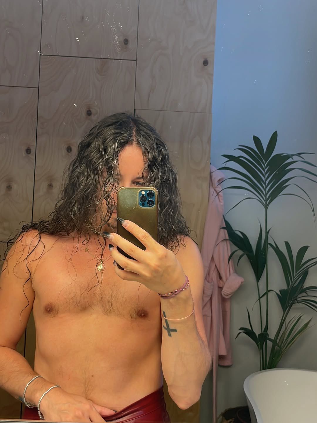 Michał Szpak selfie w lustrze