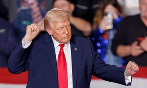 Donald Trump żąda 10 miliardów dolarów od skarbówki. Podano, ile zapłacił podatków