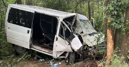 Zderzenie busa z ciągnikiem rolniczym. Lądował helikopter LPR