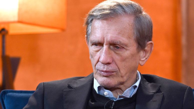 Jan Englert zrezygnował z lotu w ostatnim momencie