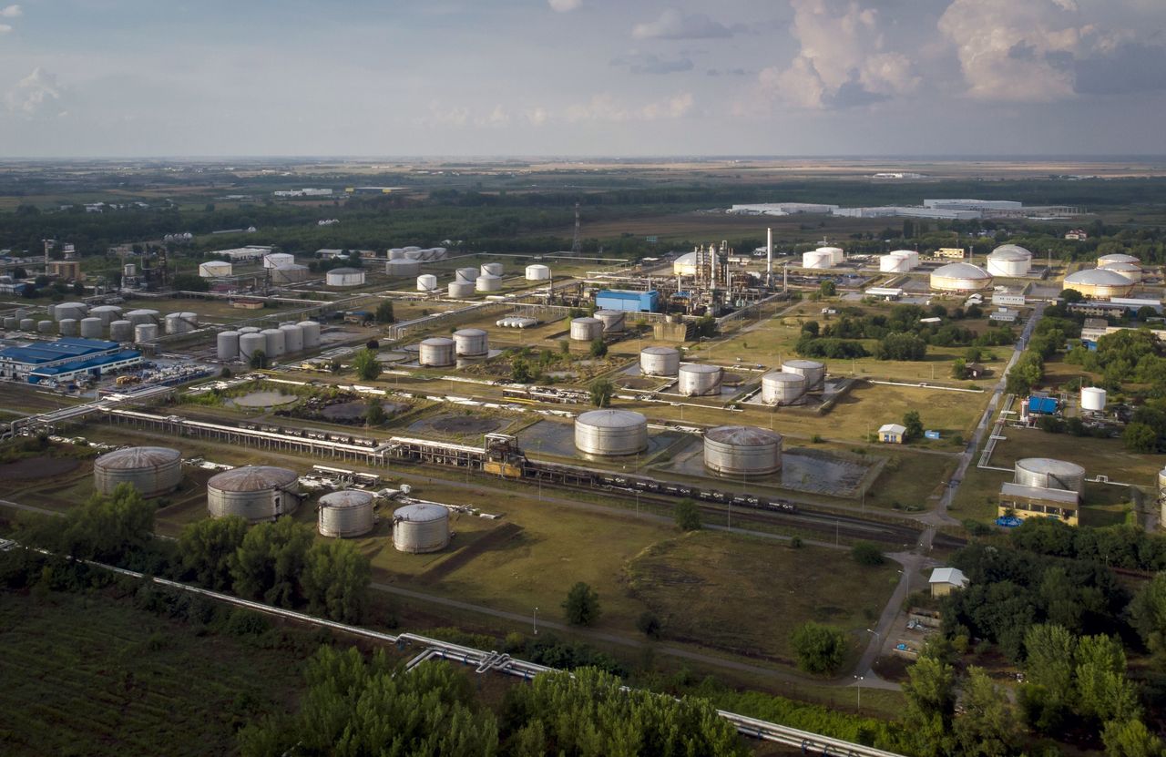 Kryzys naftowy. Rosjanie oddadzą kontrolę nad koncernem NIS