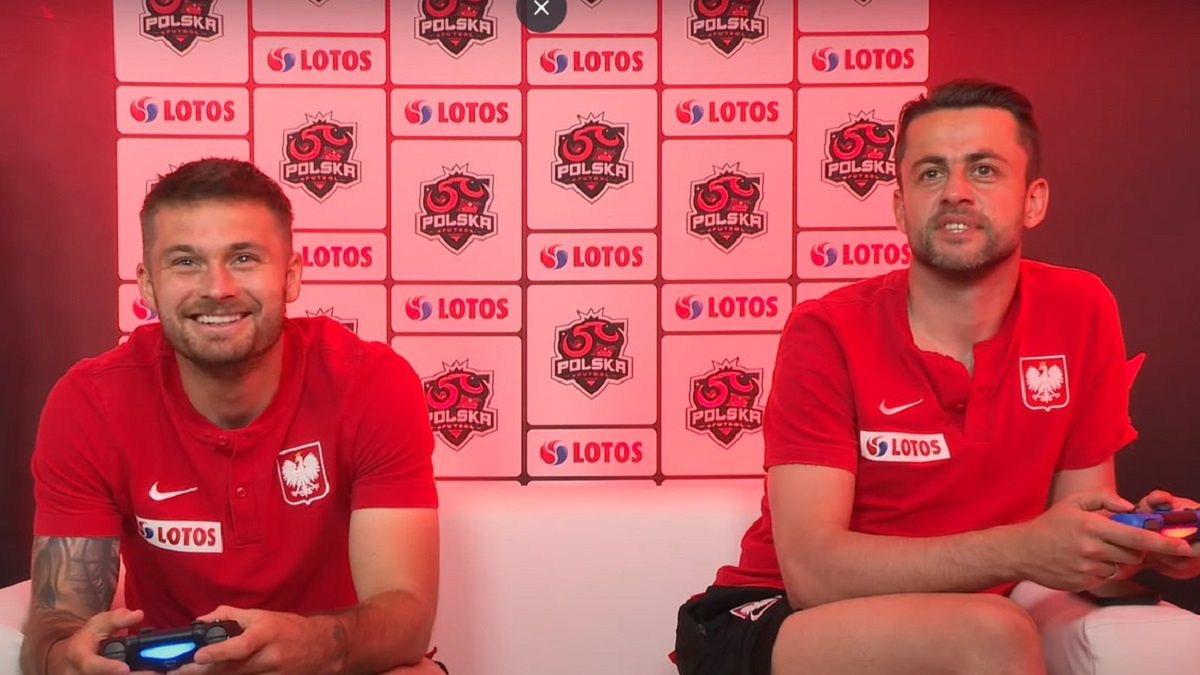 Karol Linetty podczas ćwierćfinału z Łukaszem Fabiańskim