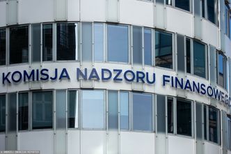 KNF ostrzega. Kolejne siedem firm trafiło na czarną listę