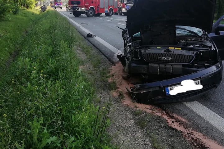 Zamienie. Wypadek na DK50. Bus czołowo zderzył się z osobówką