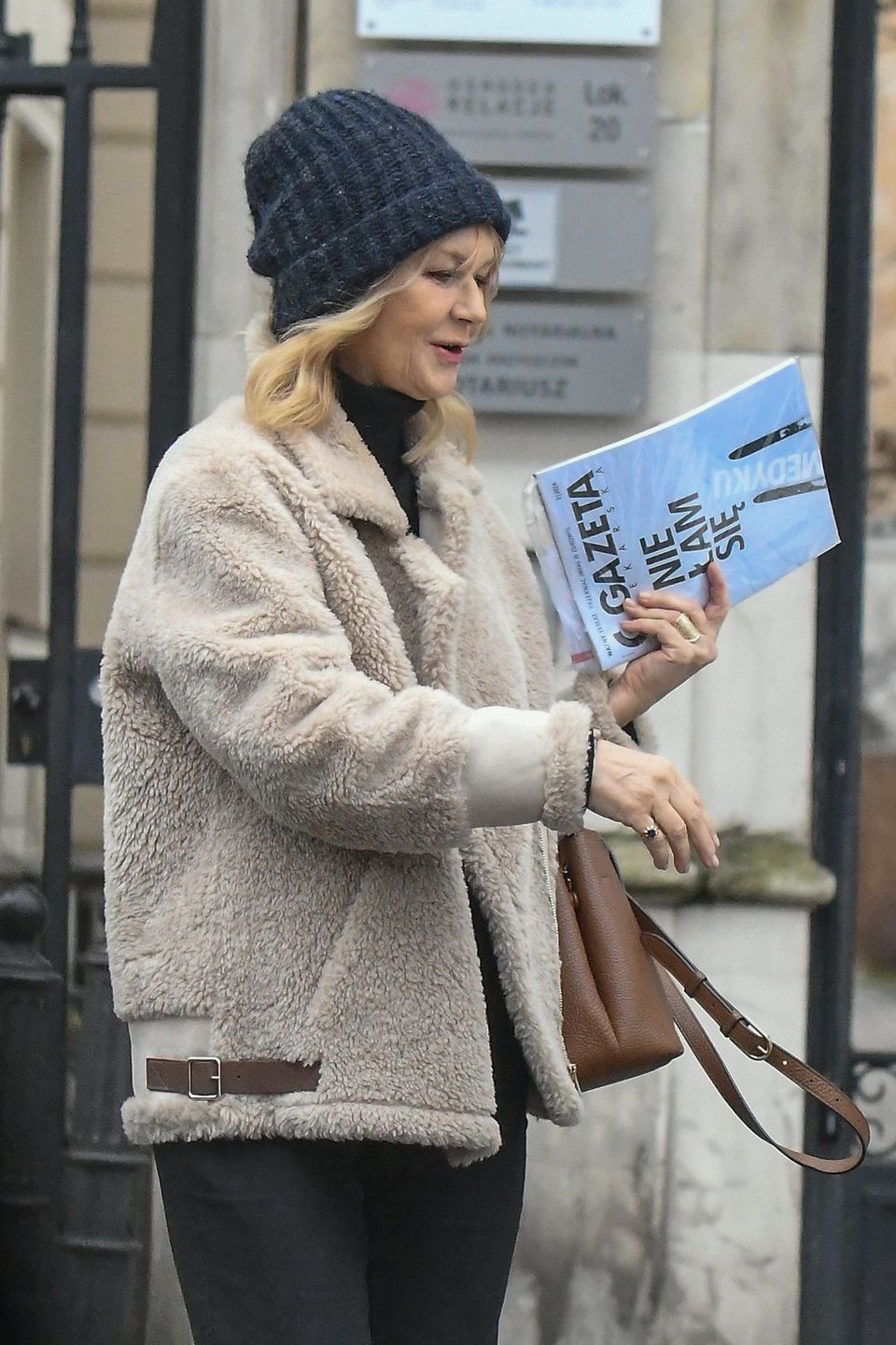 Grażyna Torbicka na stacji benzynowej