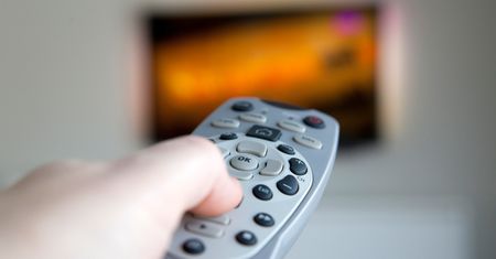 Jaki telewizor 32 cale wybrać? Doradzamy, jak nie popełnić błędu
