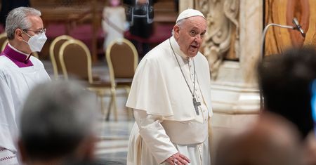 Franciszek do matek dorosłych mężczyzn: Przestańcie prasować im koszule