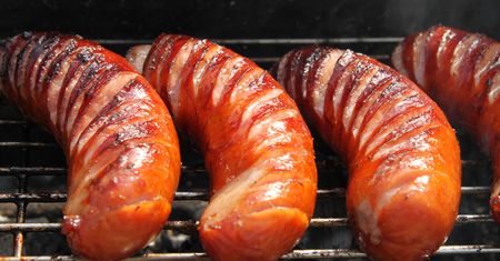 Tak przechowuj grillowaną kiełbasę i mięso. Dzięki temu nic się nie zmarnuje