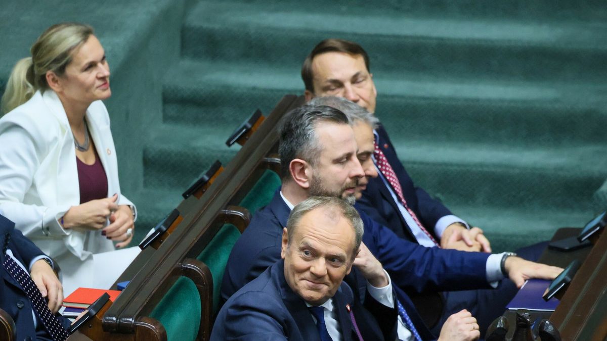 45. posiedzenie Sejmu X kadencji - dzie? 1
Fot. Wojciech Olkusnik/East News, Warszawa, 18.11.2025. 45. posiedzenie Sejmu X kadencji - dzien pierwszy. Pos?owie wybiora w glosowaniu nowego marszalka izby, po odejsciu z tej funkcji Szymona Holowni. Lawy rzadowe.
N/z: Donald Tusk, Wladyslaw Kosiniak-Kamysz, Krzysztof Gawkowski, Radoslaw Sikorski
Wojciech Olkusnik