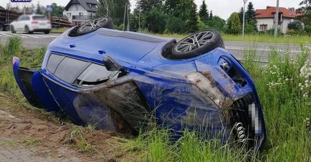 Wsiadł za kierownicę, mając trzy promile. Dachował audi za ponad 300 tys. zł