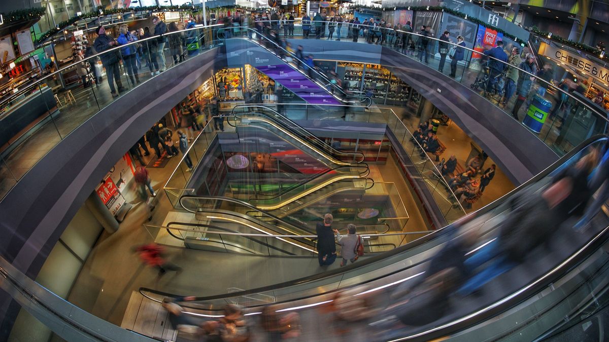 Neuromarketing jest badaniem wpływu ludzkich zmysłów na podejmowanie decyzji zakupowych.