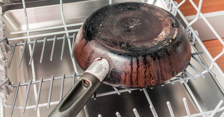 Wsmaruj w patelnię i zostaw na 30 minut. Efekt jak ze sklepu