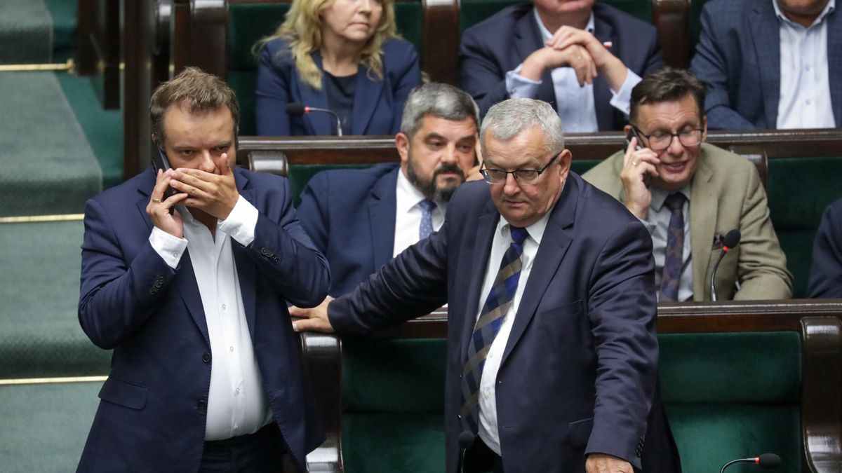 Andrzej Adamczyk, Rafa� Bochenek
Tomasz Gzell
10 10., kadencja, kadencji, obrad, plenarna, polityk, polityka, posiedzenie, sala, sala plenarna, sejm, sejmu