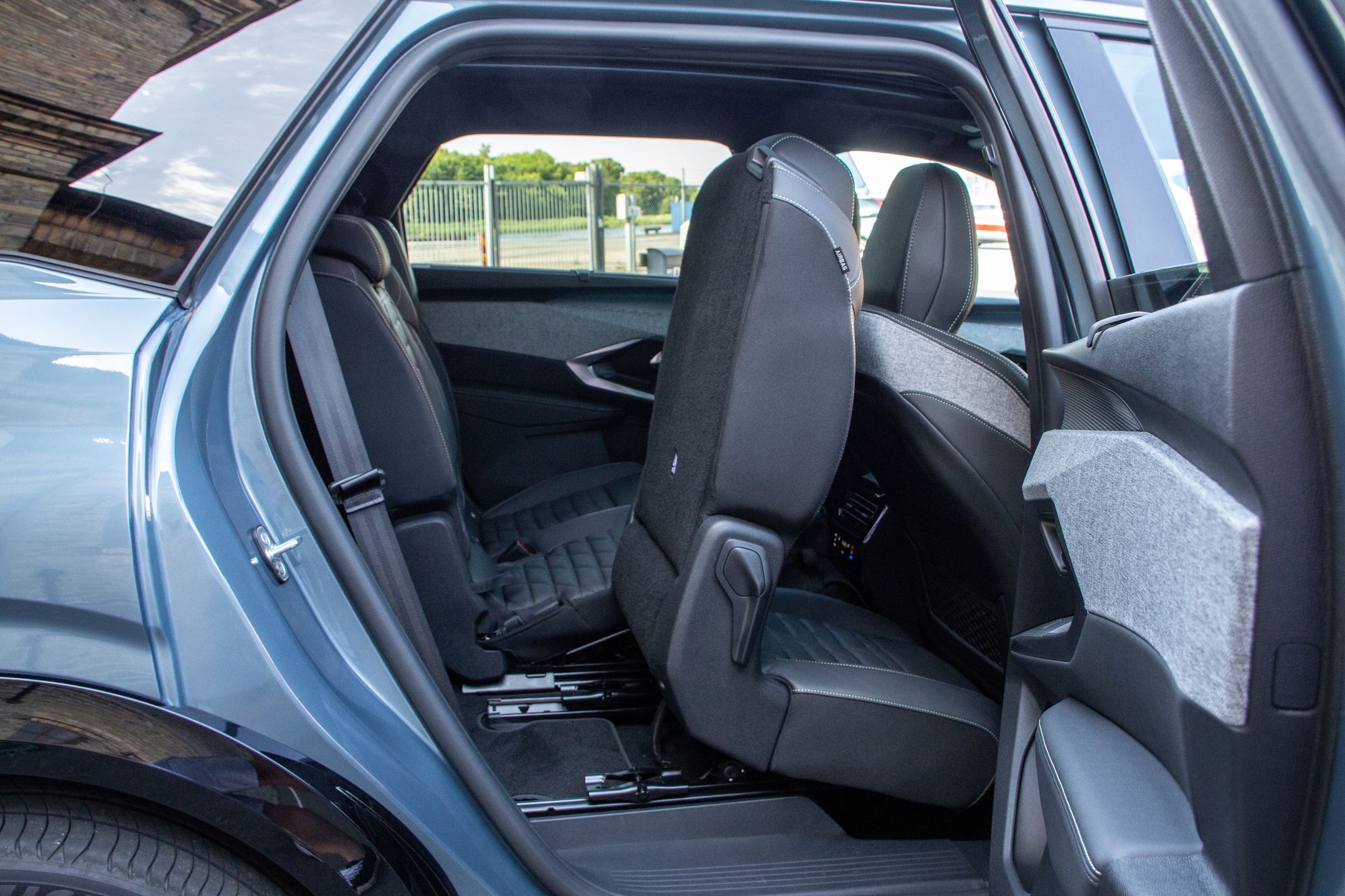 Peugeot e-5008