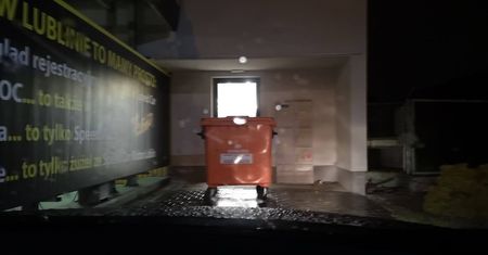 Lublin: Uwaga na zboczeńca! Onanizował się, patrząc na klientki robiące zakupy w Biedronce