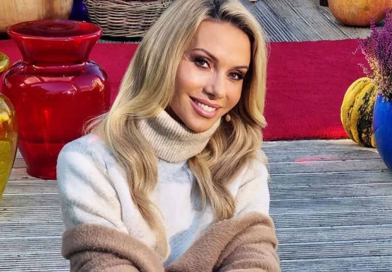 Połącz sweter z takim dołem, a stworzysz modną stylizację. Małgorzata Opczowska ubiera się tak do TVP
