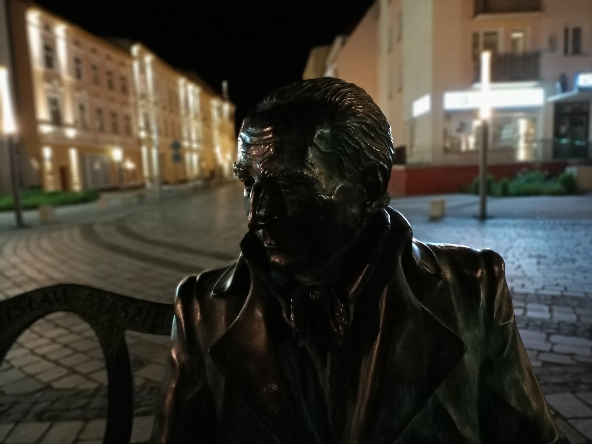 Taniej, ale i bardziej nijako. Test OPPO Reno 3 59