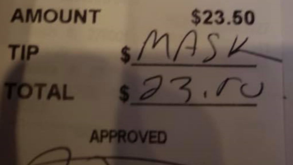 Klient zostawił złośliwą wiadomość dla kelnerki, która zwróciła mu uwagę z powodu braku maseczki