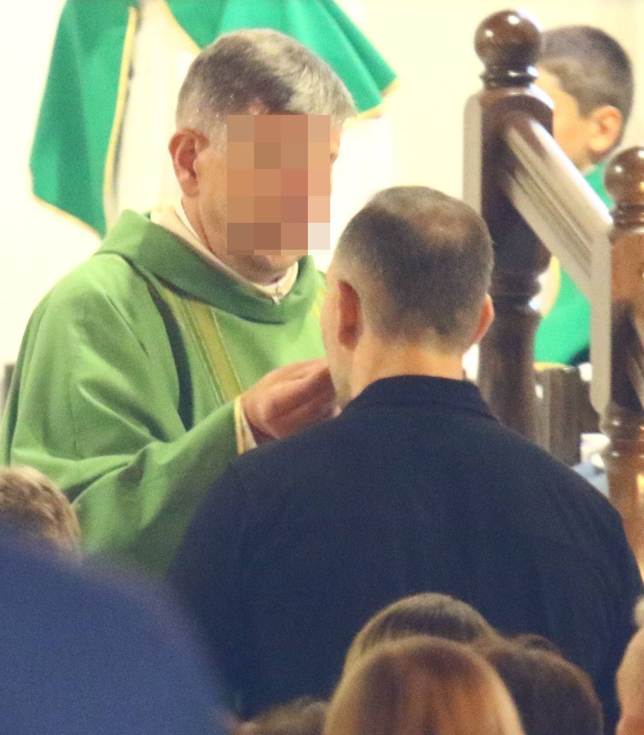 Karol Nawrocki wybrał się z żoną i córką do kościoła w Juracie